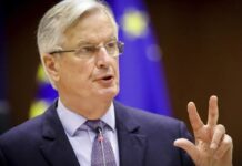 La Francia precipita nel caos, è caduto il governo Barnier. Macron in vicolo cieco