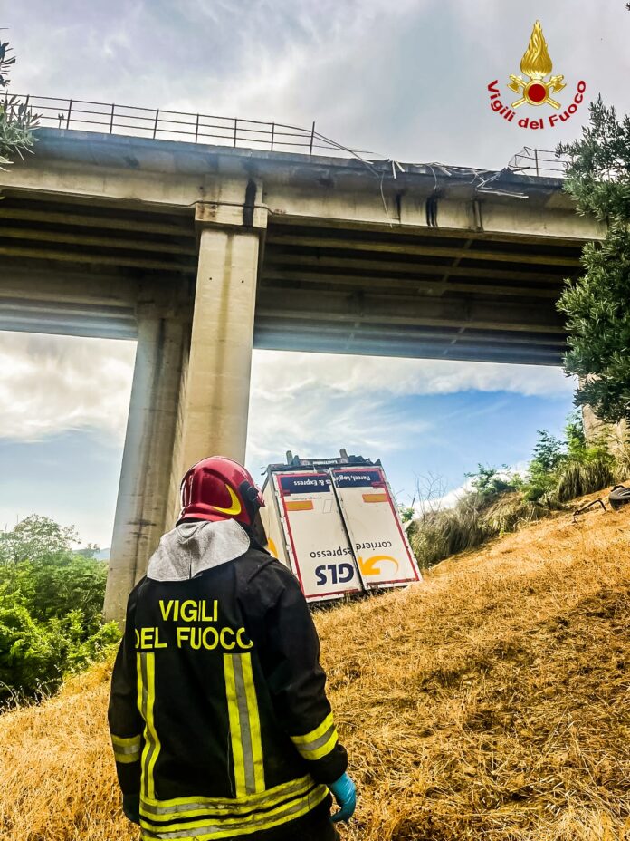Incidente stradale camion A2 Castrovillari