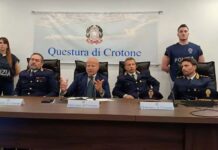 Permessi di soggiorno in cambio di soldi, stranieri pagavano fino 1.000 euro