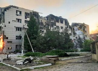 L’Ucraina attacca un college russo nel Donbass, 6 morti e 40 feriti. Putin: “Risponderemo al terrorismo di Kiev”