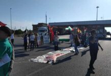 Attivisti per la Palestina protestano a Gioia Tauro per carichi militari a Israele