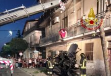 Auto sbanda e si ribalta a Cutro, un morto e due feriti, di cui uno grave