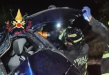 Auto contro un albero nel Catanzarese, morto un ragazzo