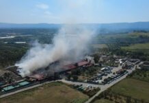 Vasto incendio in deposito rifiuti a Palmi, allerta sui livelli di inquinamento