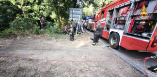 Due persone prepitano in un profondo dirupo, un morto e un ferito lieve