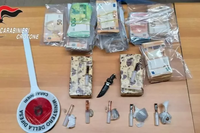 Eroina e 60mila euro contanti
