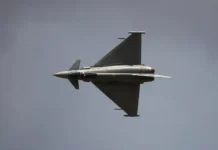 Attacco Houthi alla base in Arabia, colpito un caccia italiano. “Che ci faceva lì”