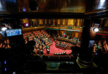 Via libera dal Senato alla legge elettorale. Ora passa alla Camera. Proteste