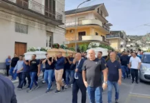 Padre e figlie morti in incidente, Celebrati i funerali della famiglia Loccisano