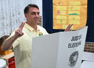 Elezioni in Brasile, Bolsonaro jr a un passo dalla presidenza. Trump: “una grande vittoria”