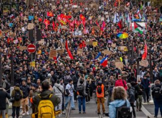 Altra ondata di proteste in Francia, migliaia in piazza: pochi incidenti ma alta tensione