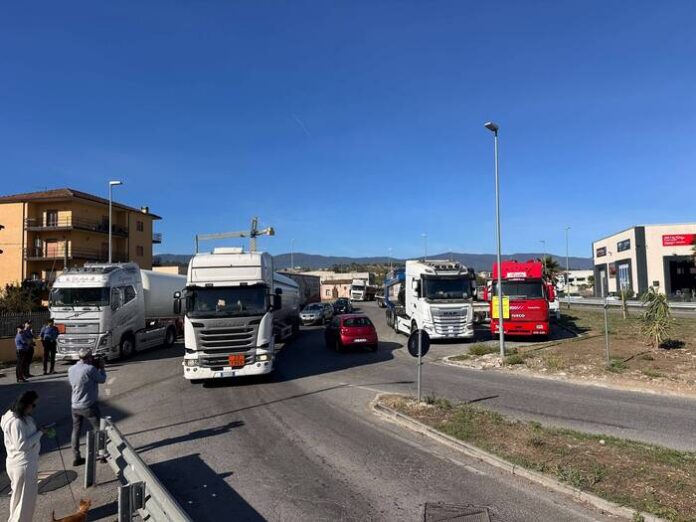 Protesta tir cs caro carburante Ansa