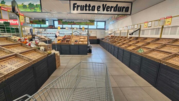 Scaffali vuoti Eurospin di Piano Lago (Fb)