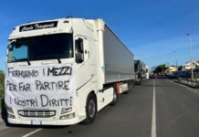 Caro gasolio, coda di Tir parcheggiati sulla Statale 18 sul Tirreno Cosentino