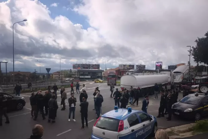 blocchi Tir e protesta caro carburante vibo