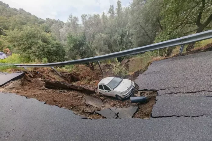maltempo auto voragine reggio