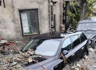 Maltempo nel reggino, danni e frane con auto sommerse da fango e detriti