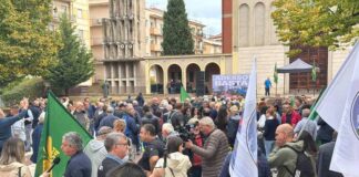 Agricoltori e cittadini manifestano a Cosenza contro il caro vita