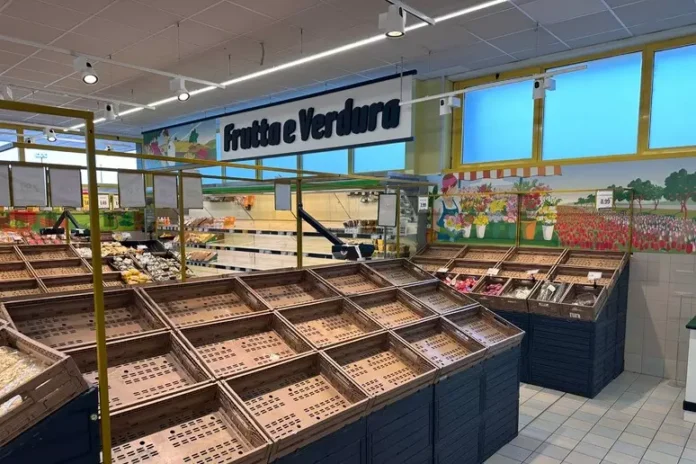scaffali vuoti supermercati proteste tir